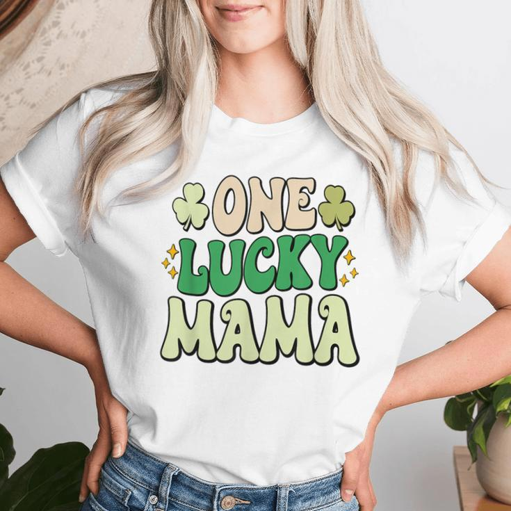 One Lucky Mama Groovy Retro Mama St Patrick's Day Women T-shirt Gifts for Her