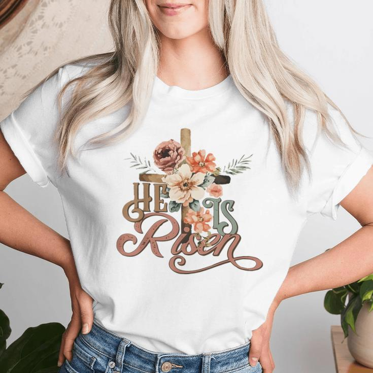 Retro Groovy He Is Risen Floral Jesus Easter Day Christians Women T-shirt Gifts for Her
