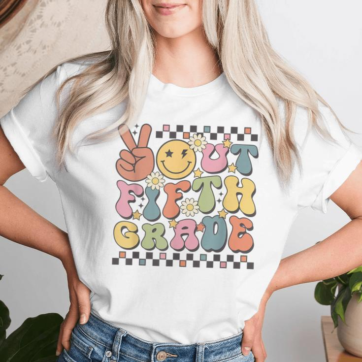School Last Day Of 5Th Grade Groovy Peace Out Fifth Grade Women T-shirt Gifts for Her