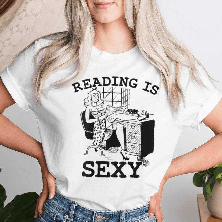 Sexy Pin Up Girl Comic Book Vintage Reading Is Sexy Women T-shirt Gifts for Her