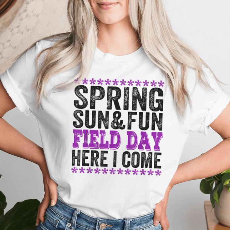 Spring Sun And Fun Quote For Teacher Field Day Pink Women T-shirt Gifts for Her