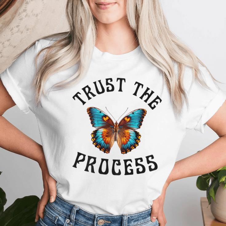 Trust The Process X Butterflyertraue Auf Prozess Backprint T-shirt Frauen Geschenke für Sie