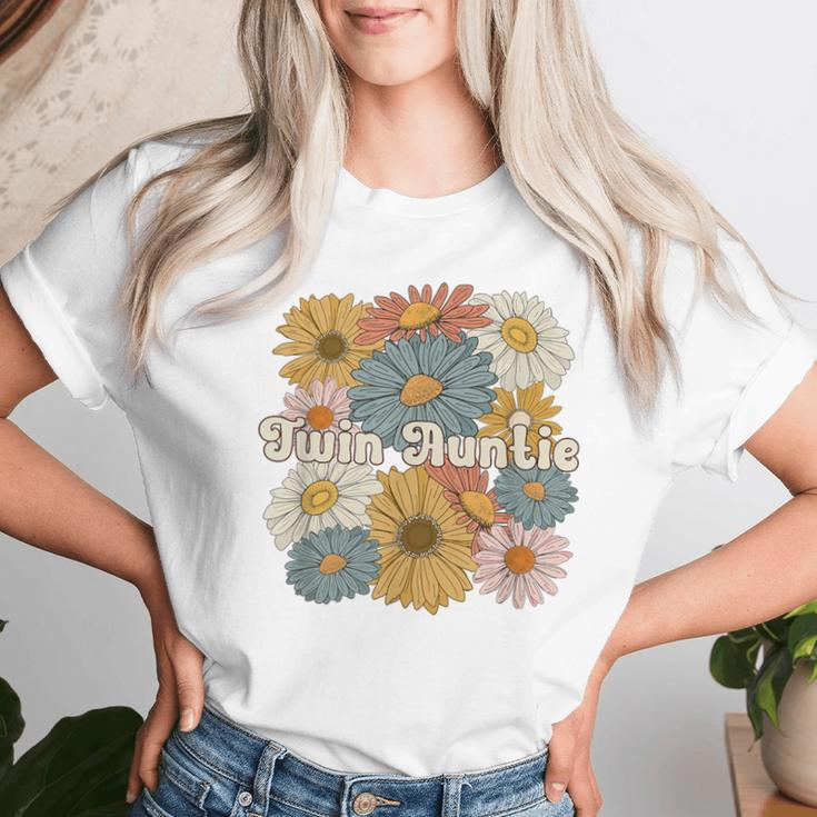 Twin Aunt Flowers Aunt Of Twins Twin Auntie Of Twins Women T-shirt Gifts for Her