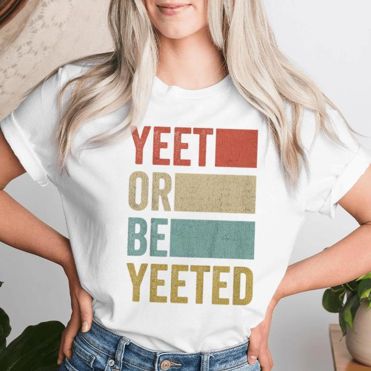 Youth Vintage Present Boys Girls Retro Yeet Or Be Yeeted Child Women T-shirt Gifts for Her