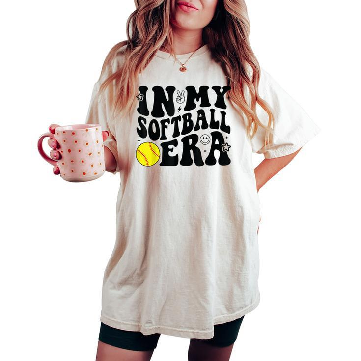 Game Day Retro Groovy SoftballIn My Softball Era Women's Oversized Comfort T-shirt