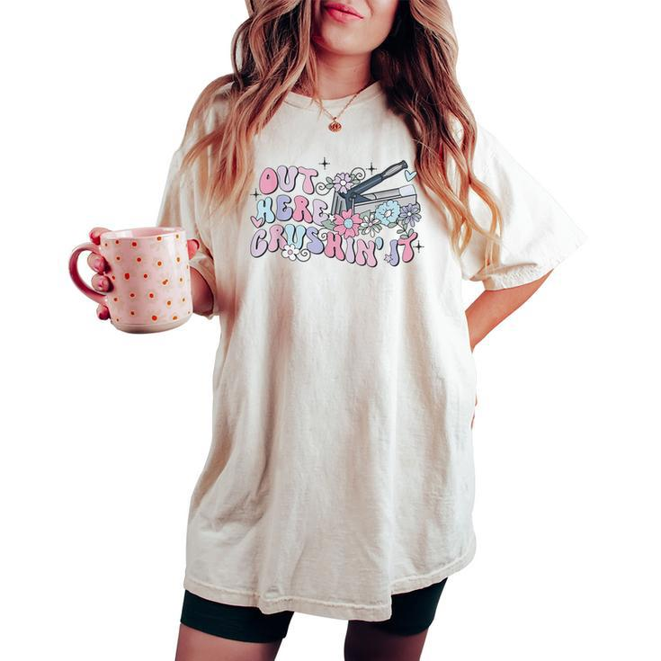 Retro Groovy Flower Medication Aide Out Here Crushin' It Lpn Women's Oversized Comfort T-shirt