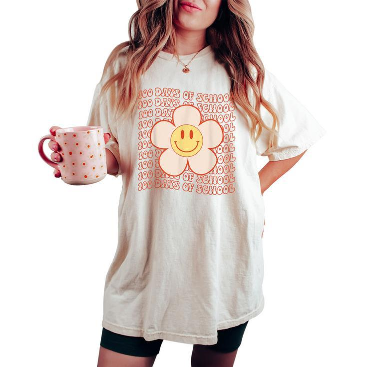 Retro Groovy Happy Face 100 Days Of School Cute 100Th Day Women's Oversized Comfort T-shirt