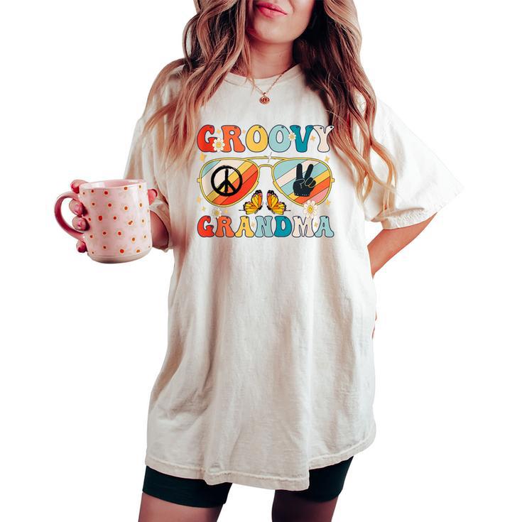 Groovy Grandma 70S Vibe Bday Colors Groovy Peace Sign Women's Oversized Comfort T-shirt