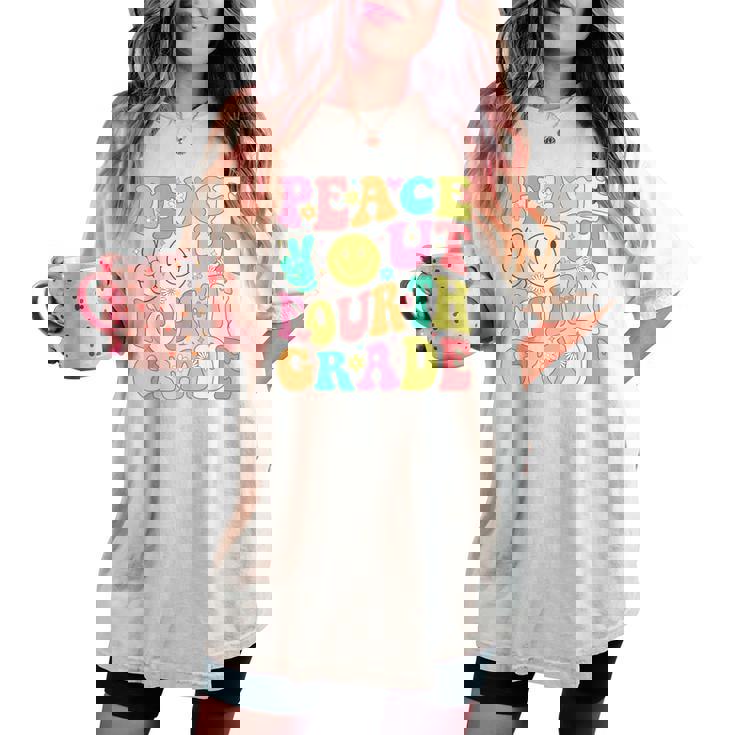 Peace Out Fourth Grade Groovy 4Th Grade Last Day Of School Women's Oversized Comfort T-shirt