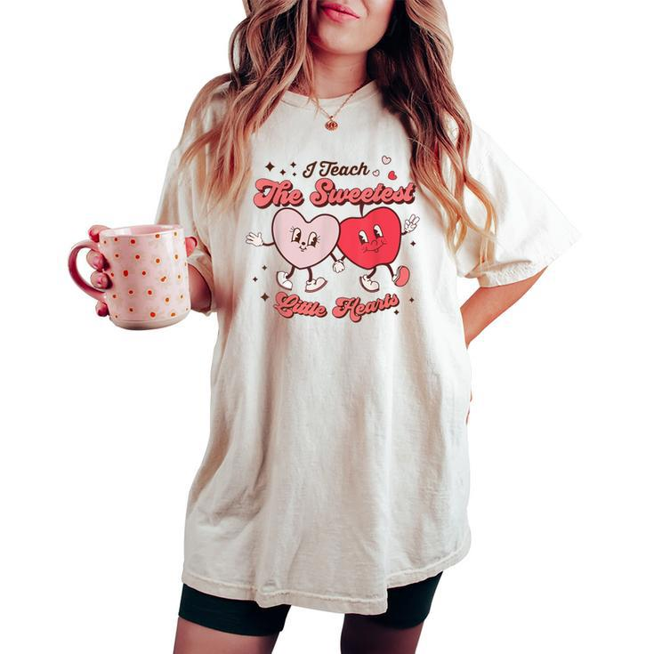 Retro Groovy I Teach The Sweetest Hearts Valentines Teachers Women's Oversized Comfort T-shirt
