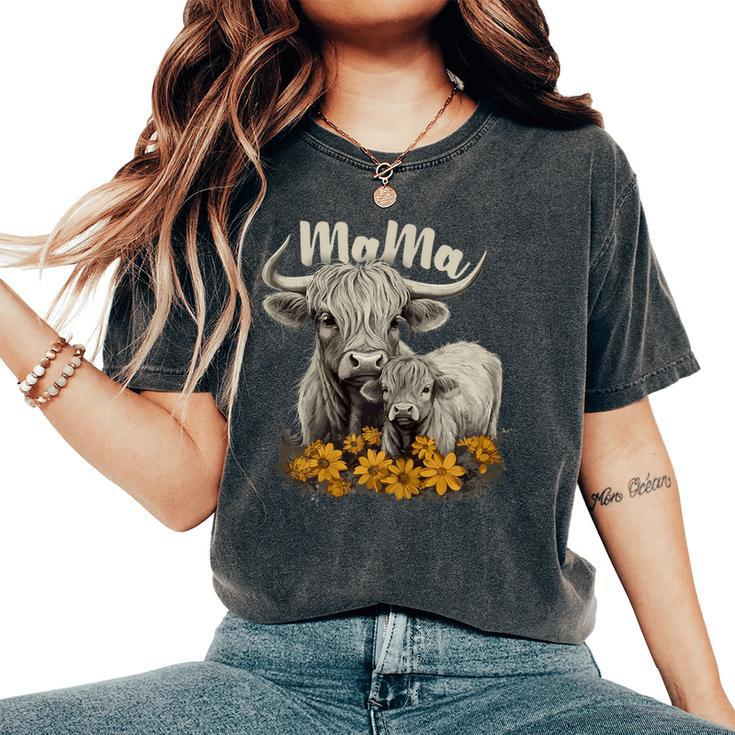 Cute Mama Highland Cow With Baby Calf Flower Cool Animal Women's Oversized Comfort T-Shirt