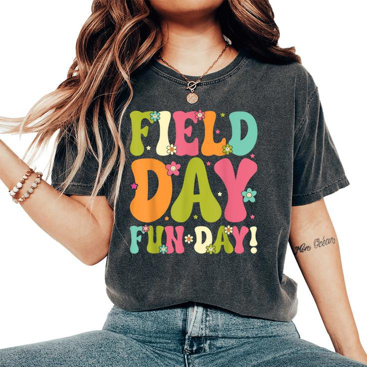 Field Day Fun Day Last Day Of School Groovy Teacher Student Women's Oversized Comfort T-Shirt