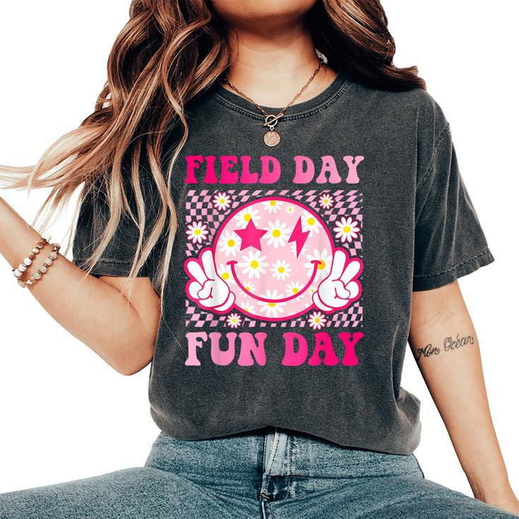 Field Day Fun Day Field Trip Retro Groovy Teacher Student Women's Oversized Comfort T-Shirt