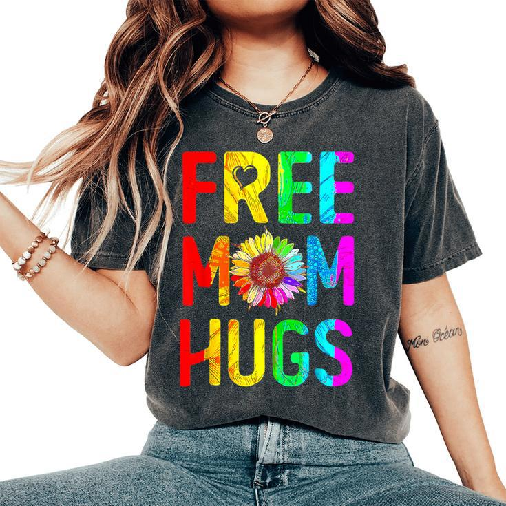 Free Mom Hugs Gay Pride Lgbt Daisy Rainbow Flower Mother Day Women's Oversized Comfort T-Shirt