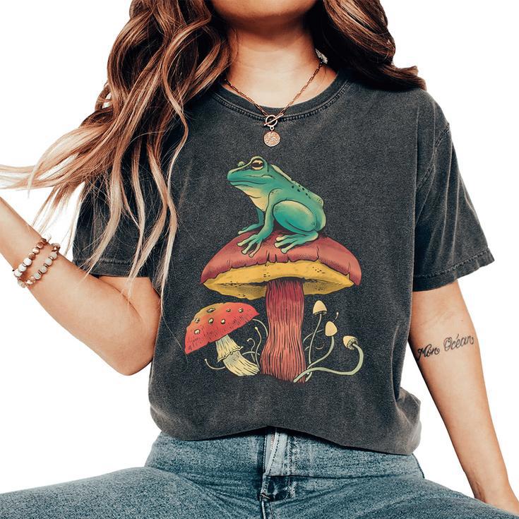 Frog Mushroom Animal Motif Woman Man Mushrooms Animal Women's Oversized Comfort T-Shirt