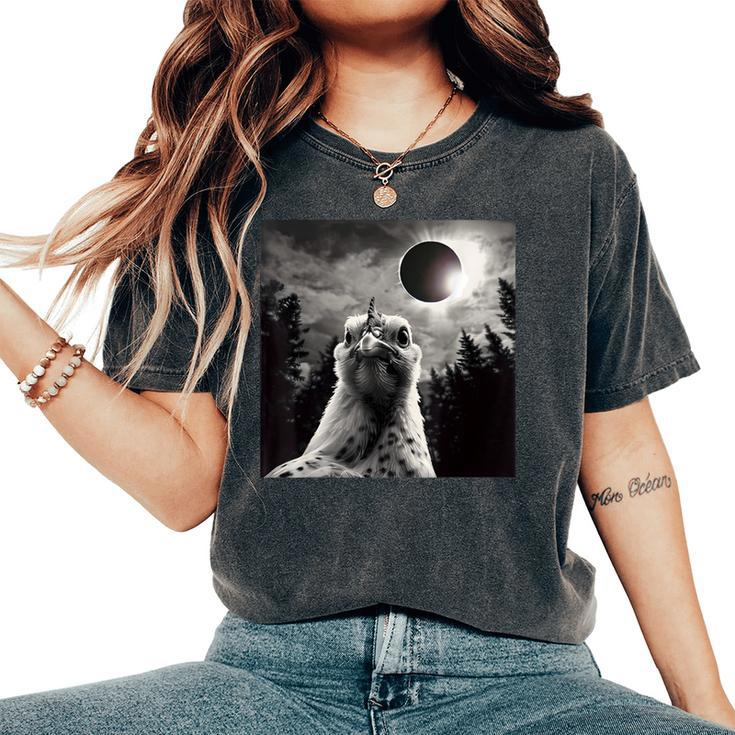 Chicken Selfie With Total Solar Eclipse 2024 Women's Oversized Comfort T-Shirt