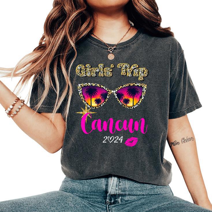 Girls Trip Cancun 2024 Beach Weekend Birthday Squad Women's Oversized Comfort T-Shirt