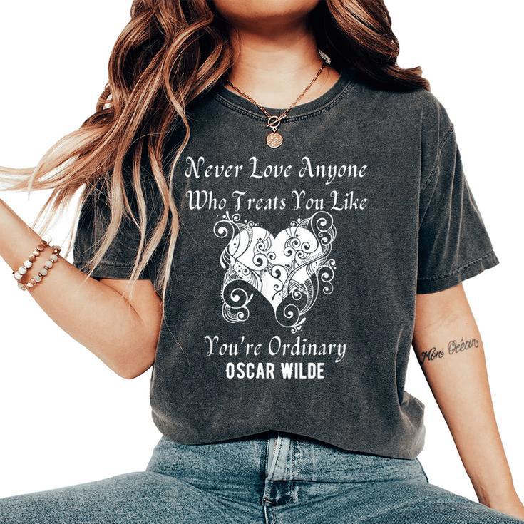 Heart Oscar Wilde Irish Poet Author Never Love Valentine Mom Women's Oversized Comfort T-Shirt