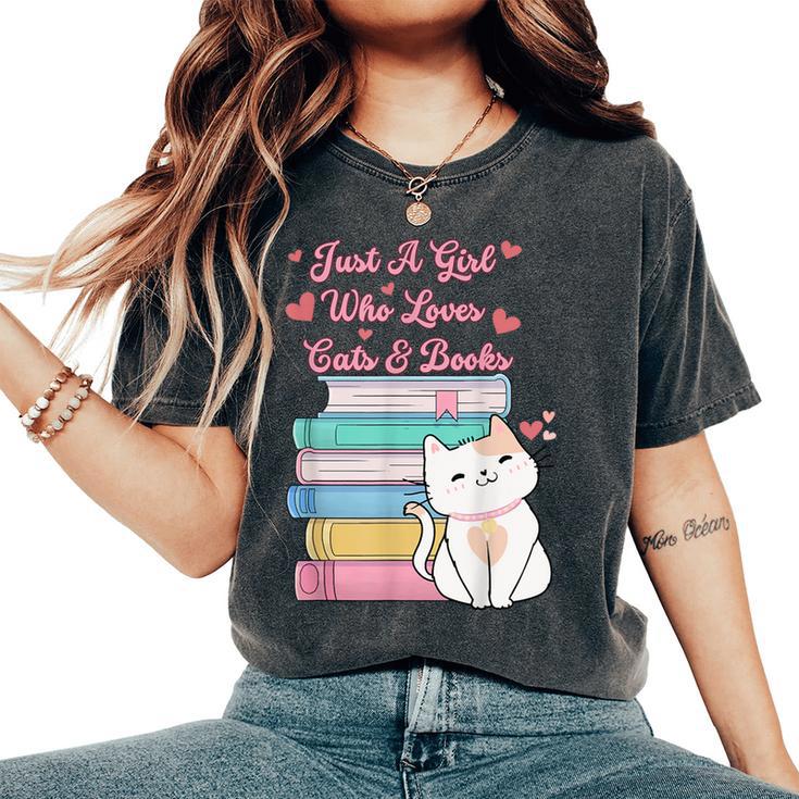 Just A Girl Who Loves Cats And Books Bookworm Cute Kitten Women's Oversized Comfort T-Shirt