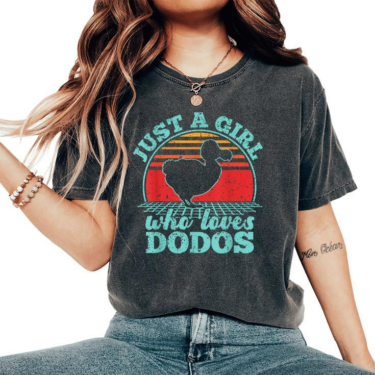 Just A Girl Who Loves Dodos Vintage 80S Style Women Women's Oversized Comfort T-Shirt