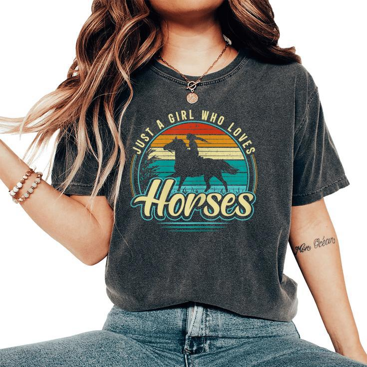 Just A Girl Who Loves Horses Vintage Horse N Girls Women's Oversized Comfort T-Shirt
