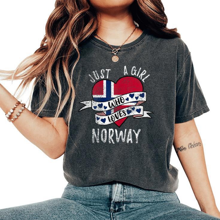 Just A Girl Who Loves Norway Vintage Women's Oversized Comfort T-Shirt
