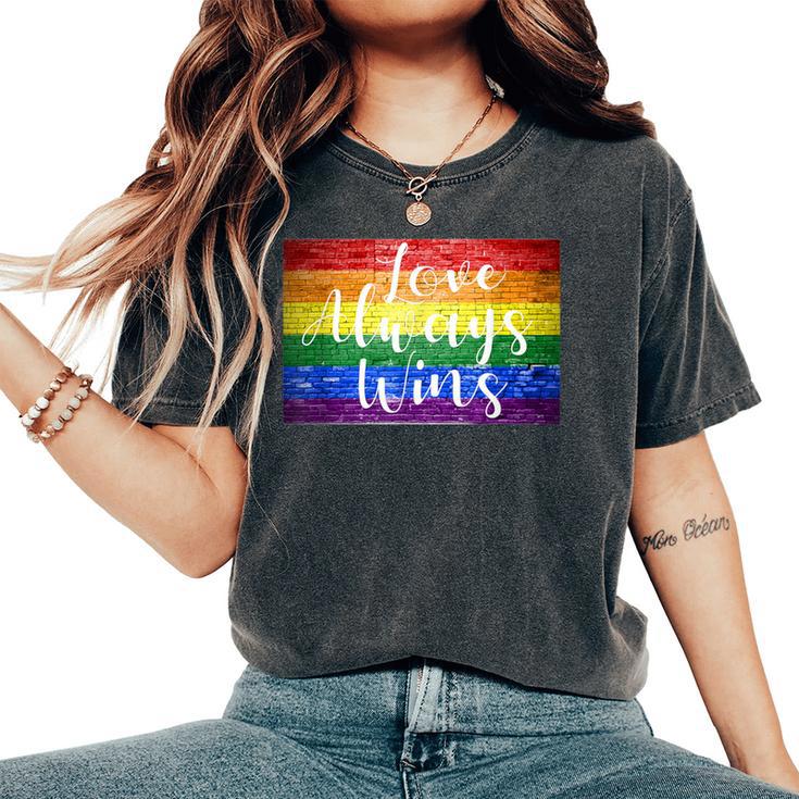 Love Always Wins Gay Pride Rainbow Graffiti Cfd Lettering Women's Oversized Comfort T-Shirt