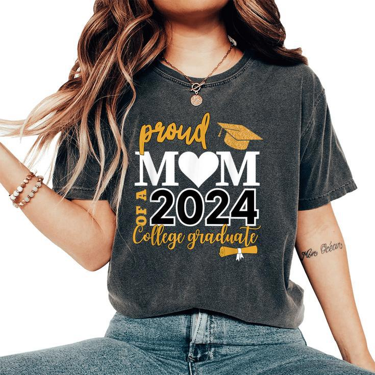 Loving Mom 2024 My Mom Is A Proud 2024 College Graduate Women's Oversized Comfort T-Shirt