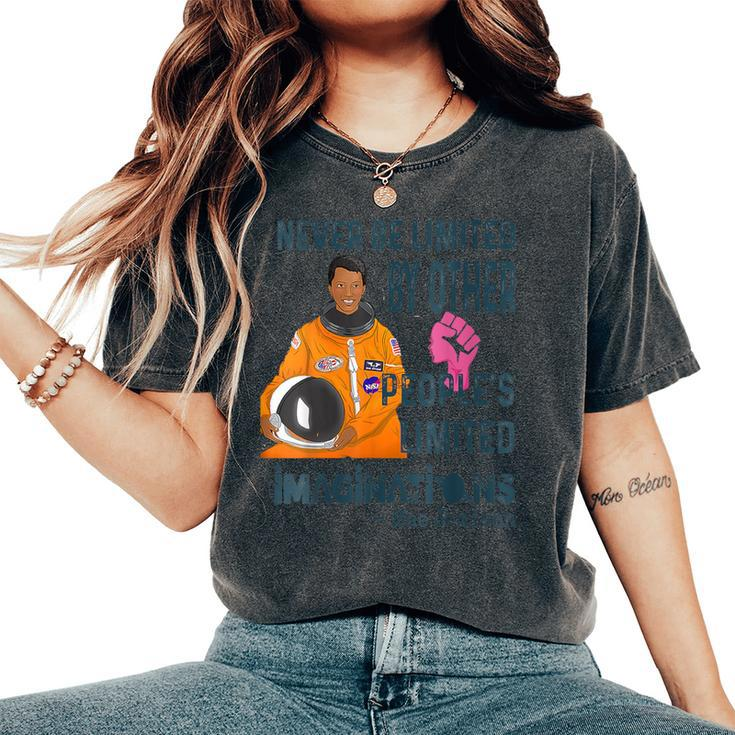 Mae Jemison American Black Woman Astronaut Jemison Women's Oversized Comfort T-Shirt