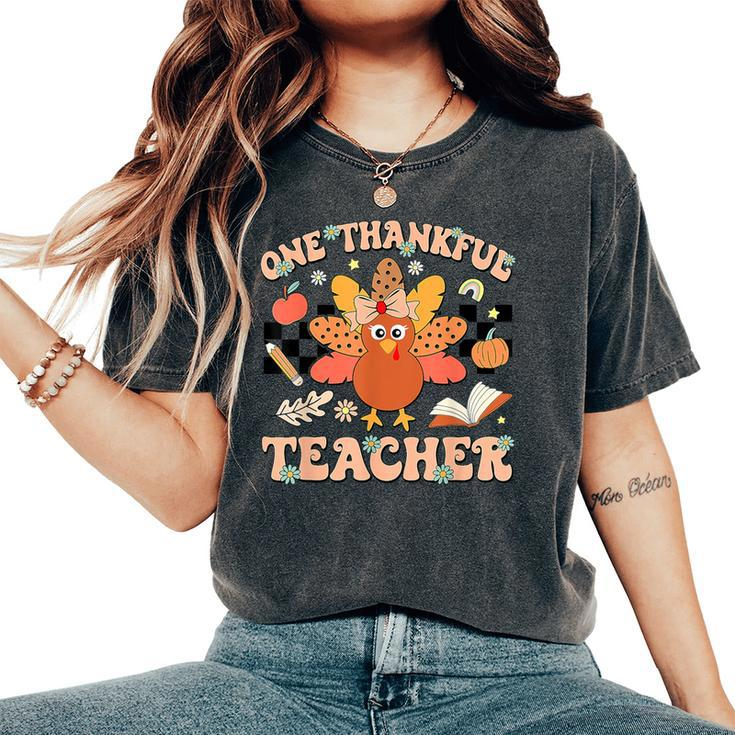 One Thankful Teacher Thanksgiving Retro Groovy Fall Teachers Women's Oversized Comfort T-Shirt