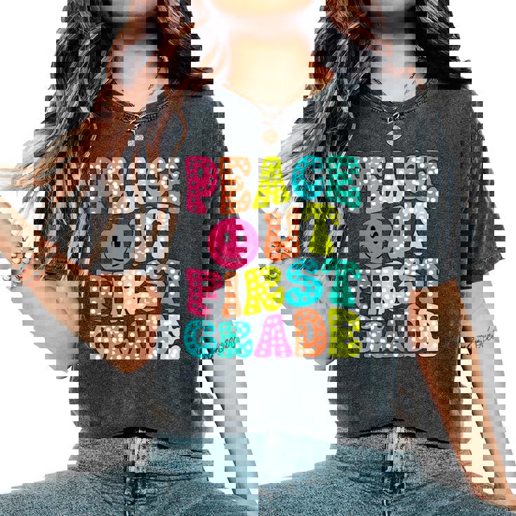 Peace Out First Grade Graduation Last Day Of School Groovy Women's Oversized Comfort T-Shirt