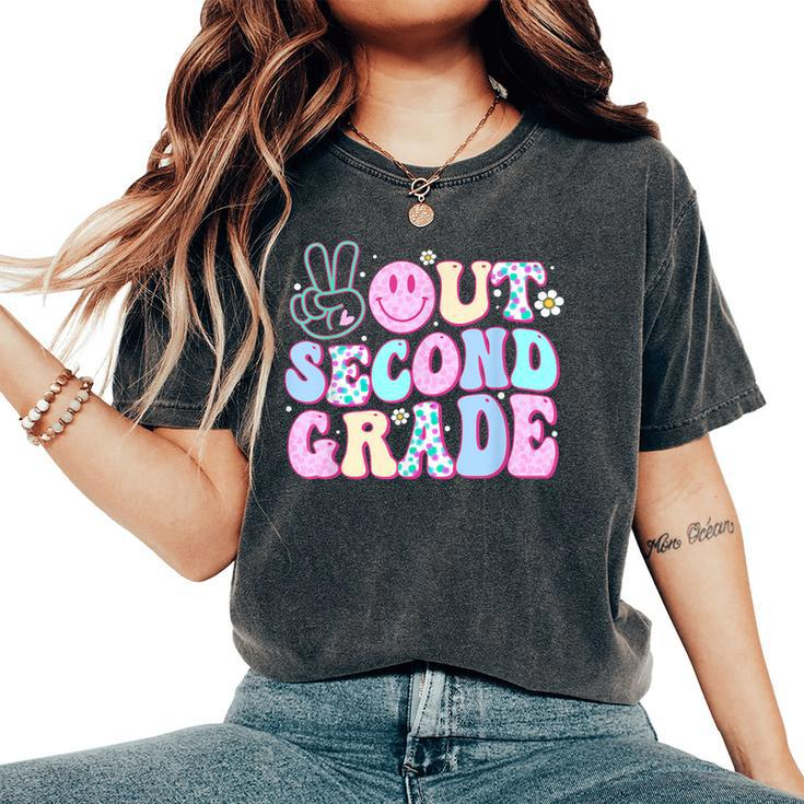 Peace Out Second Grade Last Day Of School Groovy Boys Girls Women's Oversized Comfort T-Shirt