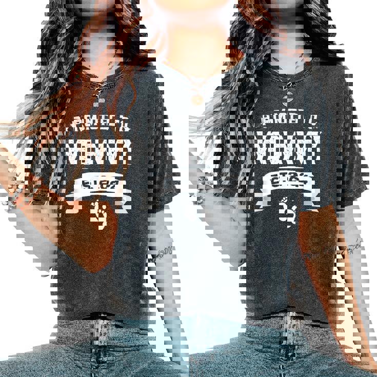 Promoted To Mommy Est 2024 New Mom First Mommy Women's Oversized Comfort T-Shirt