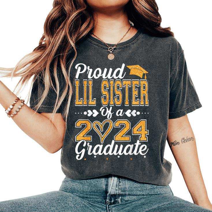 Proud Lil Sister Of A Class Of 2024 Graduate Graduation Women's Oversized Comfort T-Shirt