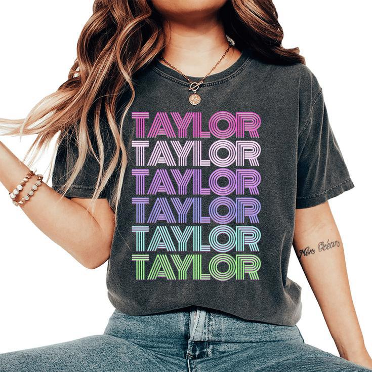 Retro First Name Taylor Girl Boy Surname Repeated Pattern Women's Oversized Comfort T-Shirt