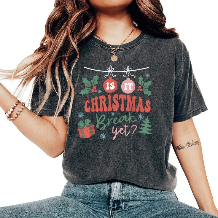 Retro Groovy Christmas Is It Christmas Break Yet Retro Xmas Women's Oversized Comfort T-Shirt