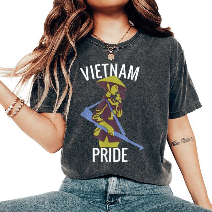 Retro Militant Vietnam Pride Vietnamese Mom I Love Vietnam Women's Oversized Comfort T-Shirt