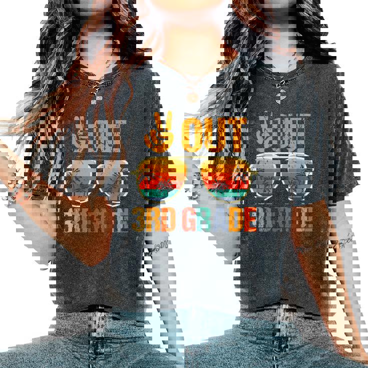 Retro Peace Out 3Rd Grade Groovy Happy Last Day Of School Women's Oversized Comfort T-Shirt
