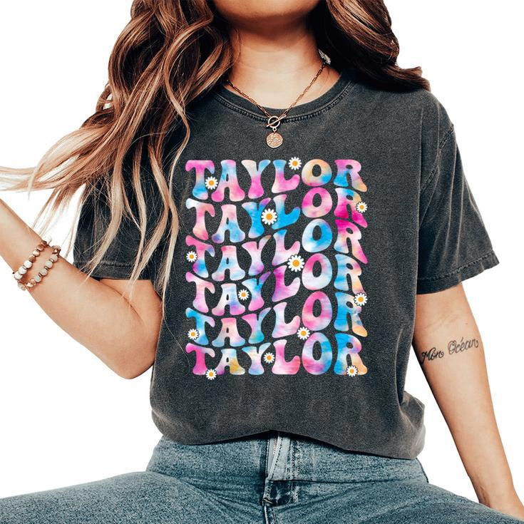 Retro Tie Dye Taylor First Name Personalized Groovy Birthday Women's Oversized Comfort T-Shirt
