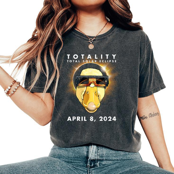 Solar Eclipse 2024 Duck Wearing Eclipse Glasses Women's Oversized Comfort T-Shirt