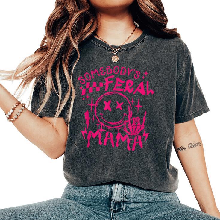 Somebodys Feral Mama Smile Cool Aunt Mom Club Smiling Face Women's Oversized Comfort T-Shirt