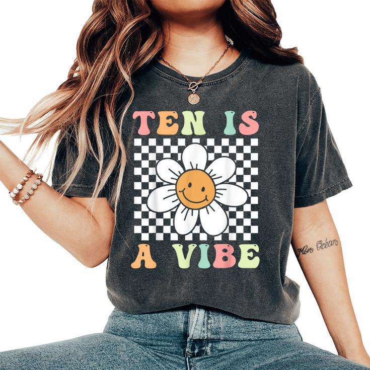 Ten Is A Vibe Cute Groovy 10Th Birthday Party Daisy Flower Women's Oversized Comfort T-Shirt