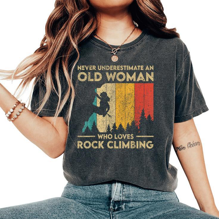 Never Underestimate An Old Woman Rock Climbing Bouldering Women's Oversized Comfort T-Shirt