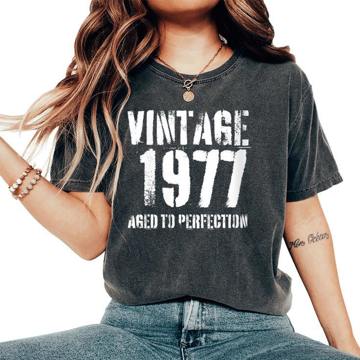 Vintage 1977 Birthday Retro Style Women's Oversized Comfort T-Shirt