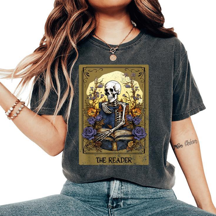 Vintage Floral Tarot Card The Reader Reading Skeleton Nerd Women's Oversized Comfort T-Shirt