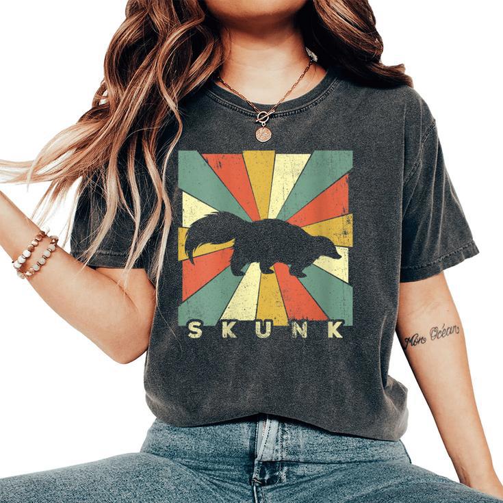 Vintage Skunk Lover Retro Style Animal Women's Oversized Comfort T-Shirt