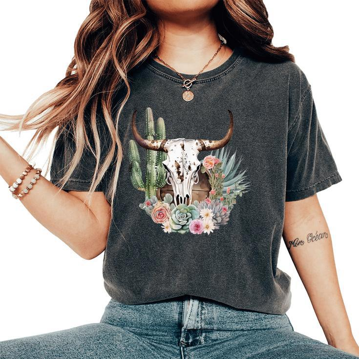 Western Boho Chic Longhorn Bull Skull Cactus Beige Pattern Women's Oversized Comfort T-Shirt