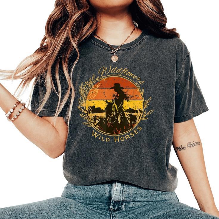 Wild Flowers And Wild Horses Vintage Sunset Country Cowgirl Women's Oversized Comfort T-Shirt