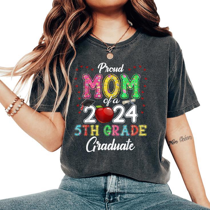 Class 2024 Graduation Proud Mom Of A 2024 5Th Grade Graduate Women's Oversized Comfort T-Shirt