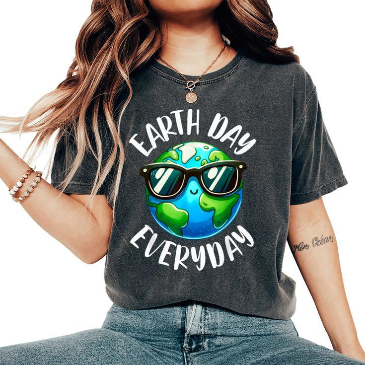 Earth Day Teacher Earth Day Everyday 2024 Earth Day Women's Oversized Comfort T-Shirt